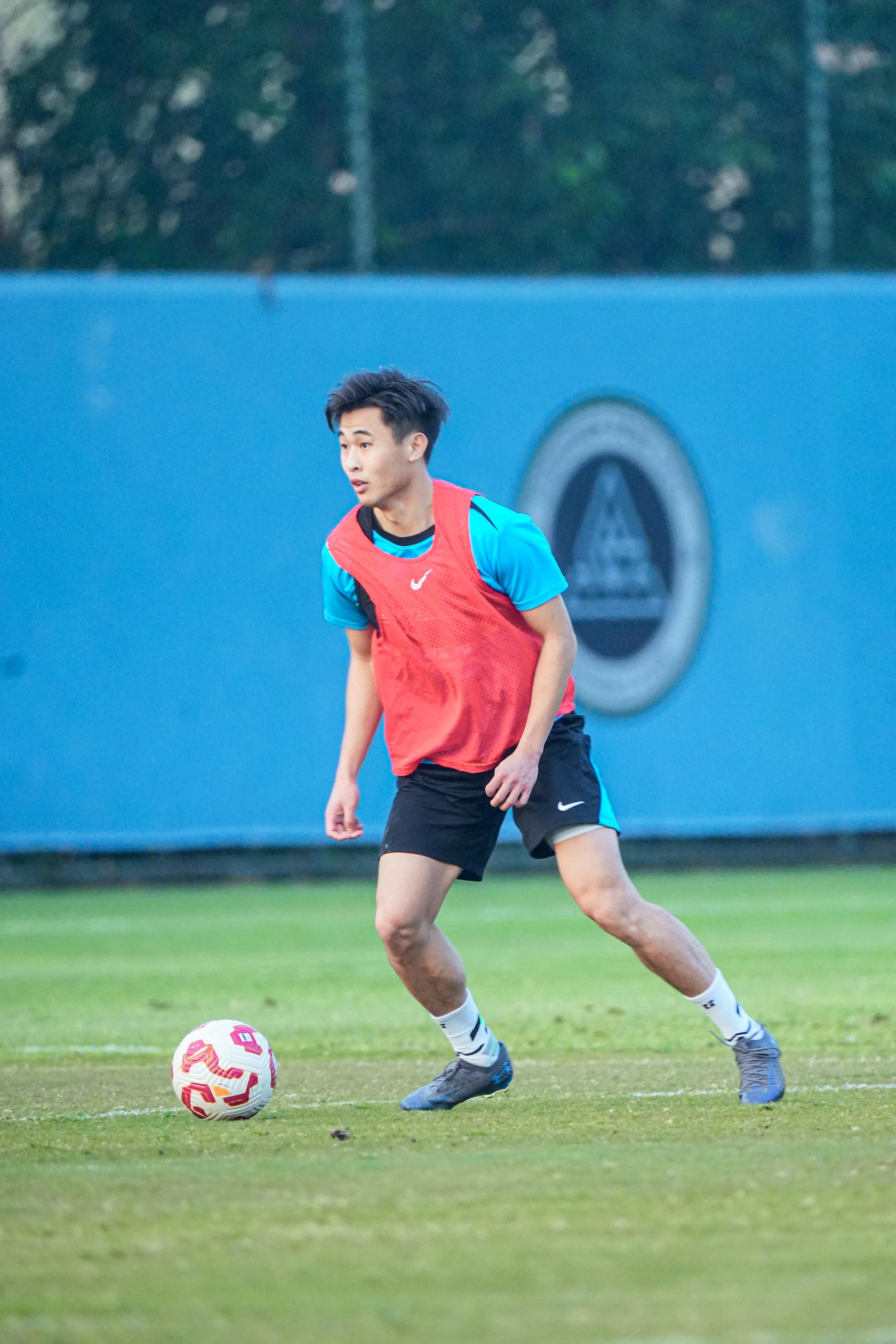 官方：戴伟浚左膝关节外侧半月板撕裂，已完成手术，预计康复期6周