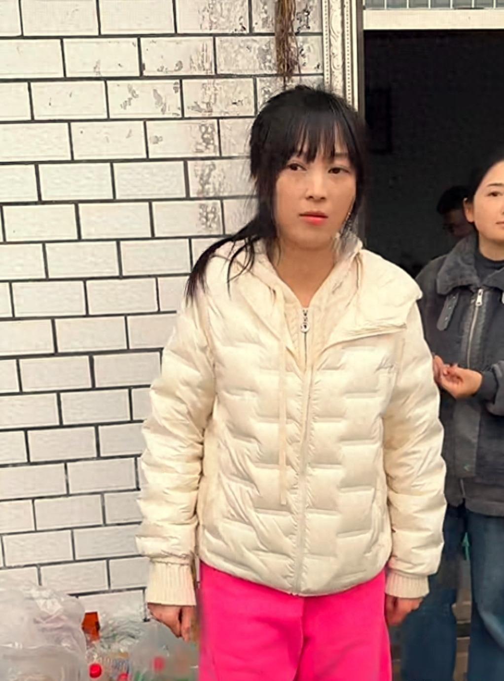 开云官网-远离造神陷阱，官媒揭开杀猪宴呆呆妹真实处境，令人担心的事发生