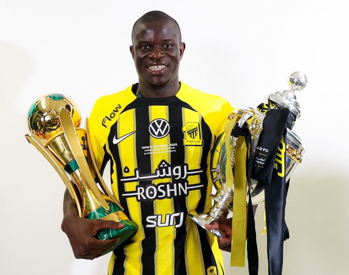 开云下载-降薪2000万！34岁坎特接受费内巴切提议，2500万欧年薪将只剩零头