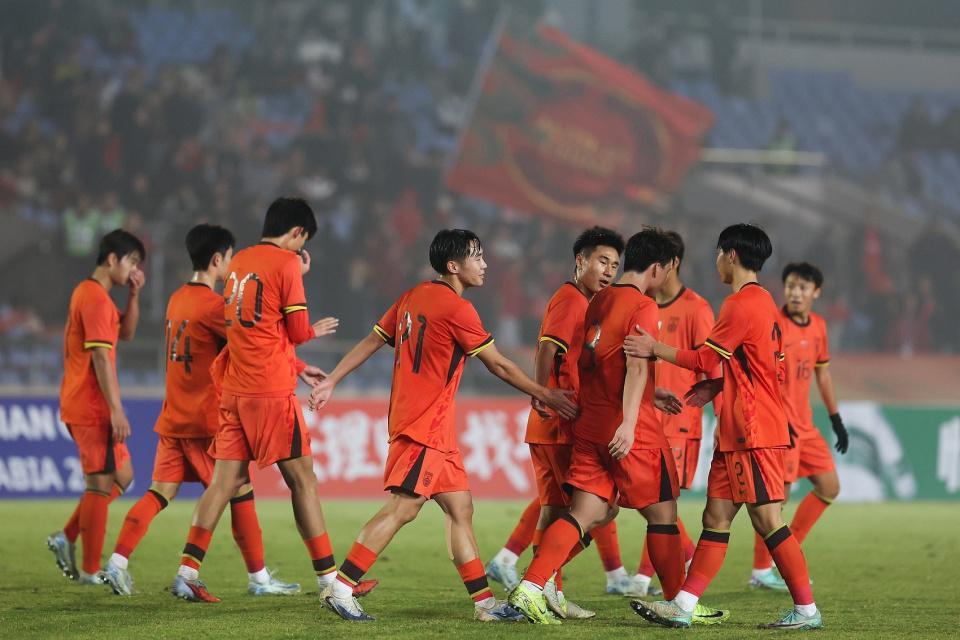 开云在线-U17国足晋级世少赛！媒体人热议：先庆祝账慢慢算，赶紧换帅吧